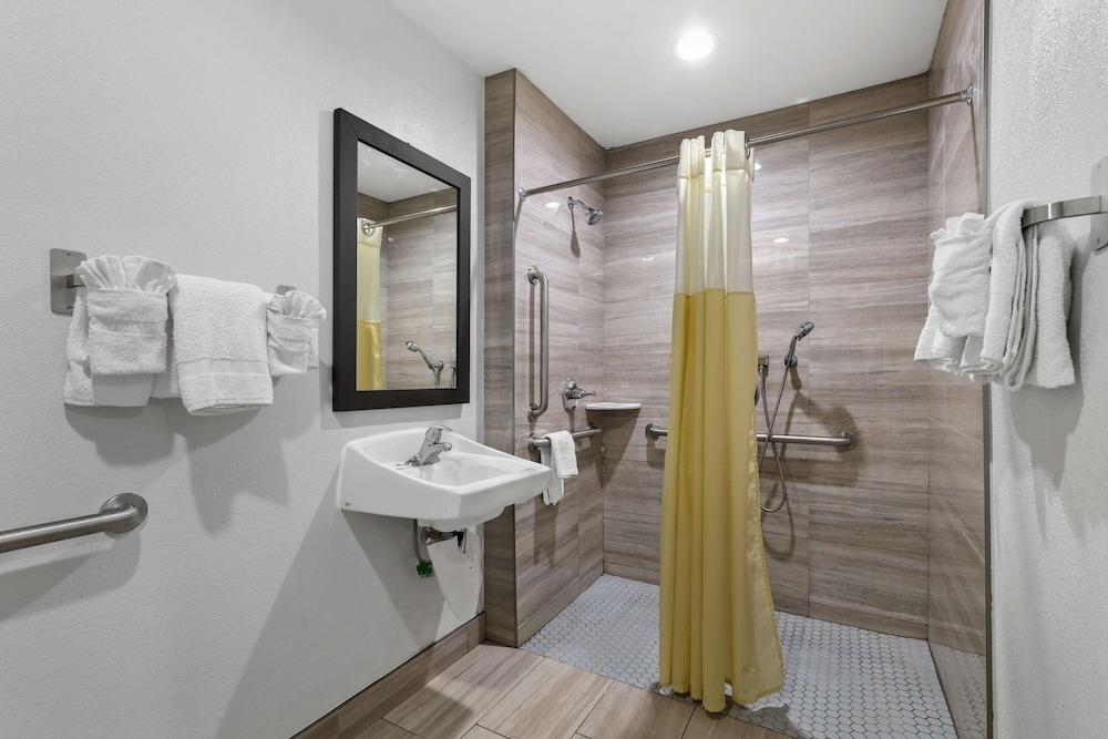 Studio 6 Suites Escondido, CA photo 22