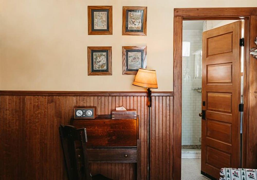 Deer Mountain Inn photo 19
