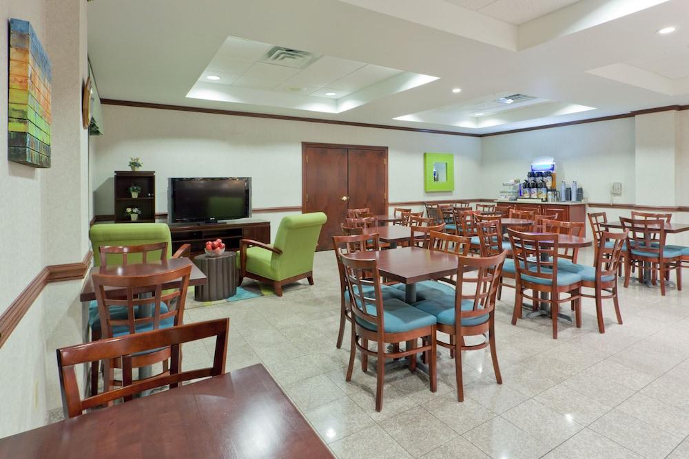 Holiday Inn Express Newton Falls by IHG photo 31