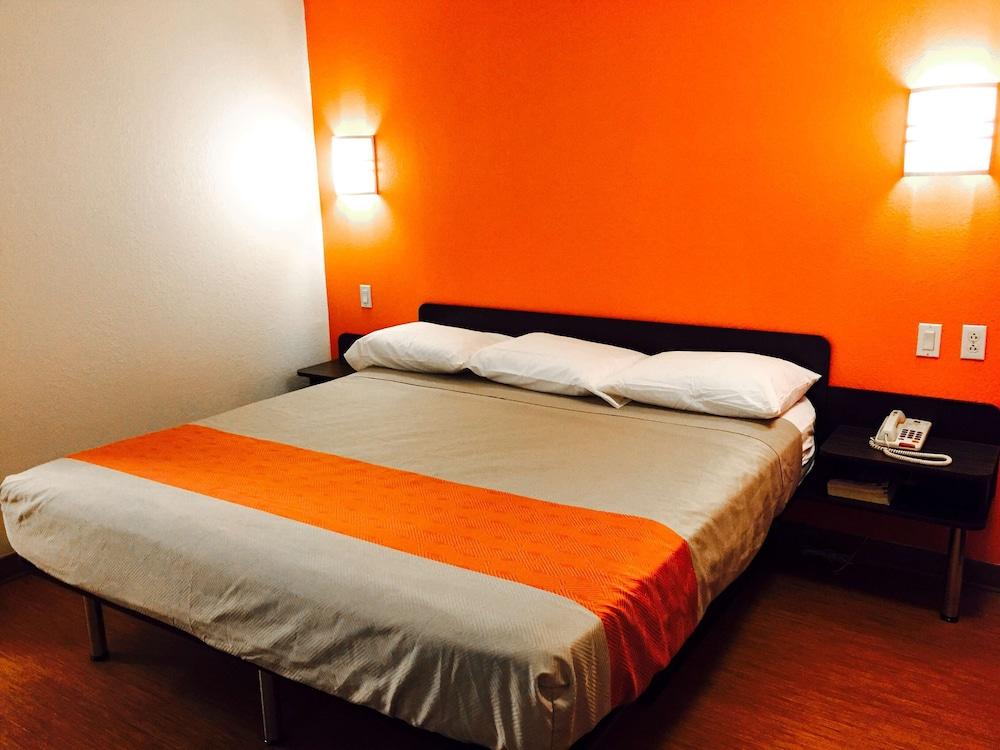 Motel 6 Amarillo, TX - West photo 18