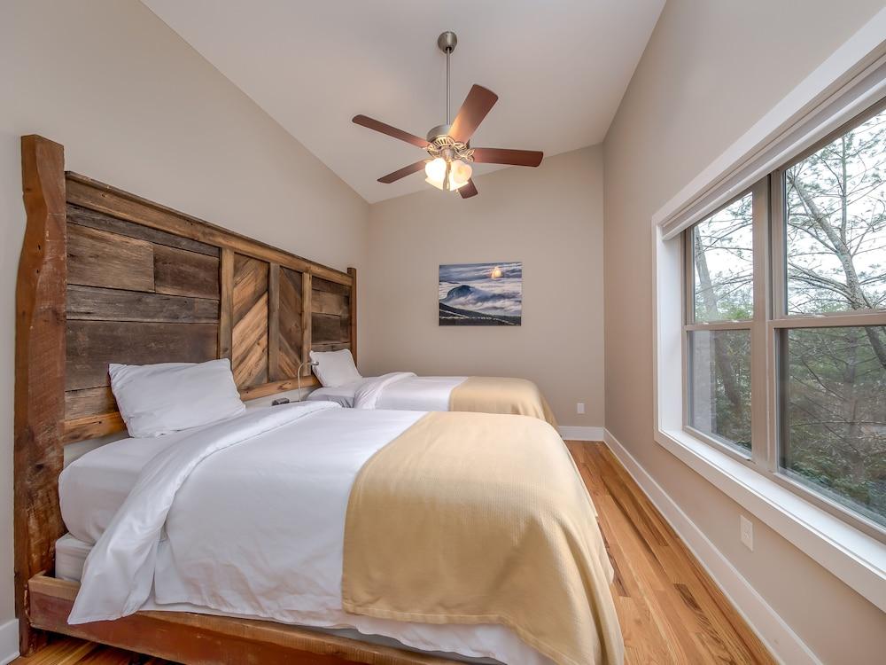 Pilot Cove Forest Lodging photo 3