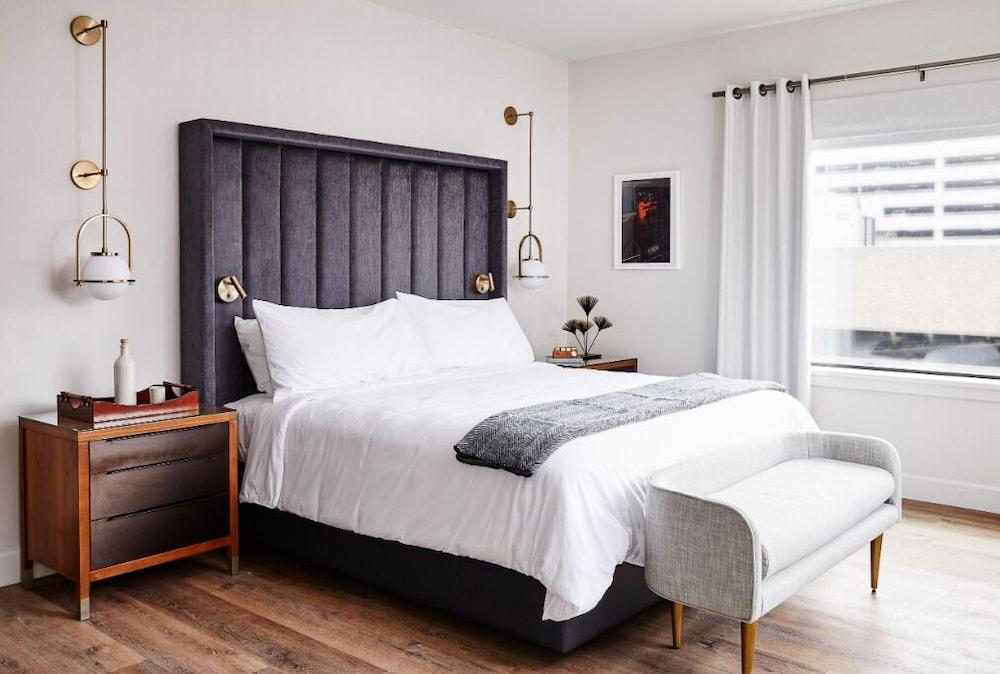 The Blake Hotel — hotel in New Haven