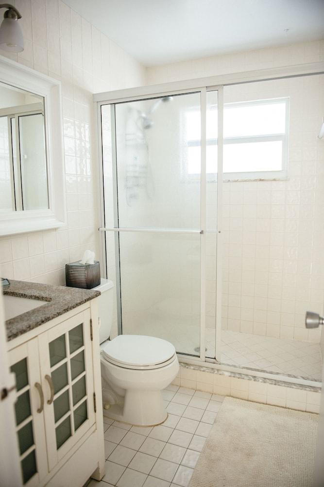 Sea Spray Inn photo 45