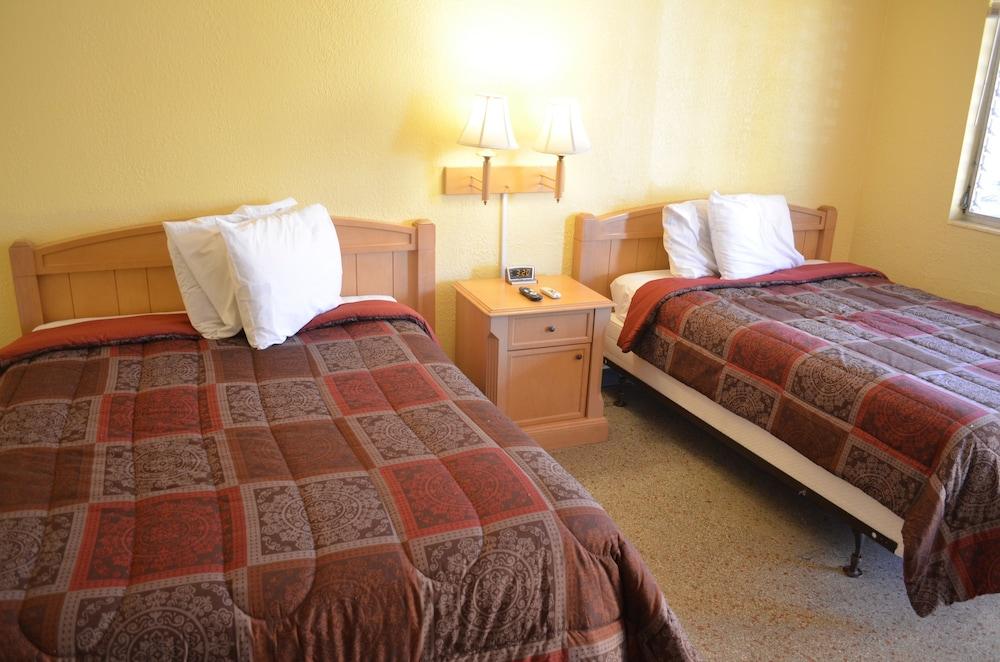 Economy Lodge photo 14