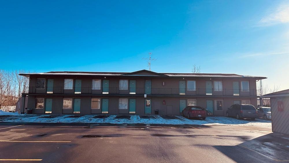 Curry’s Motel by OYO Saginaw MI photo 1