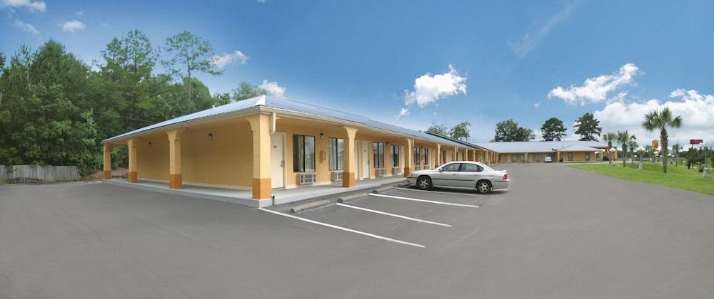 Days Inn by Wyndham DeFuniak Springs photo 25