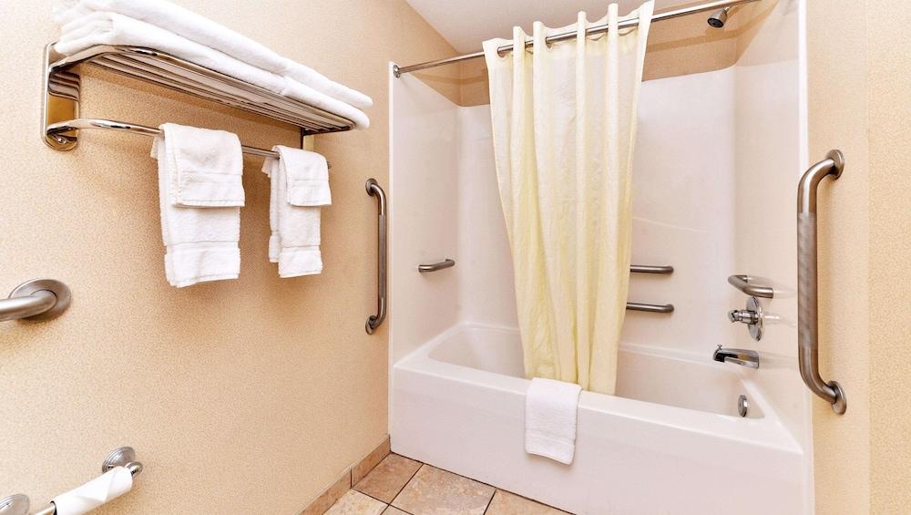 Executive Inn & Suites photo 6