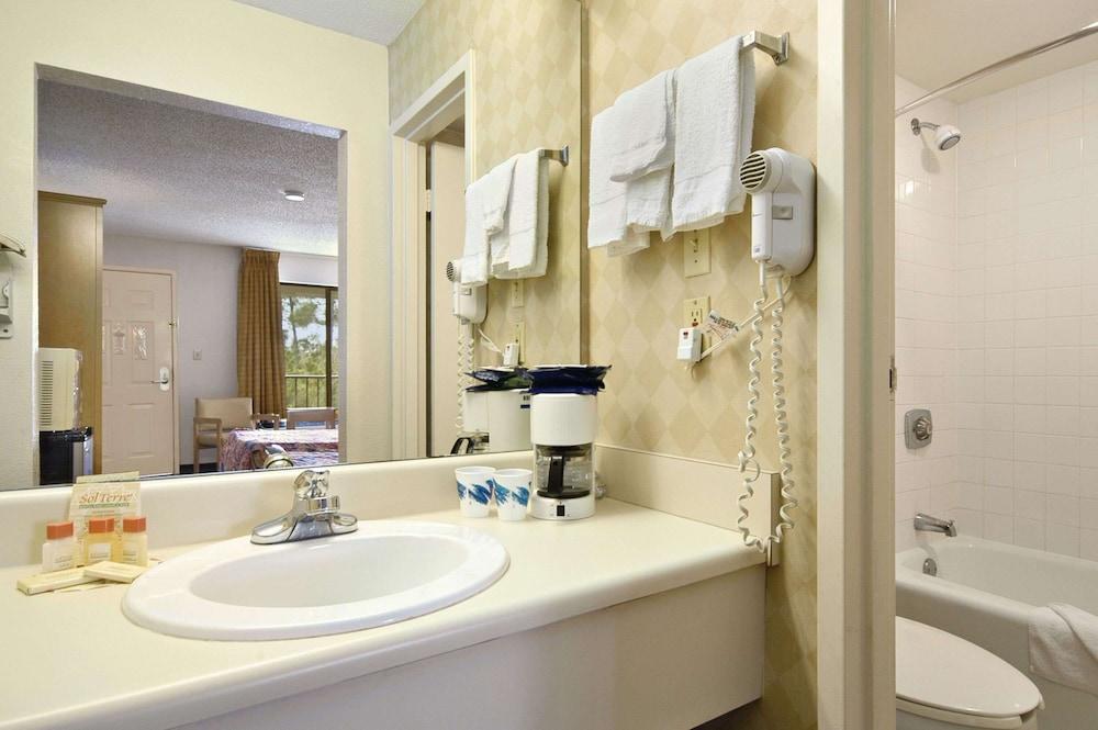 Days Inn & Suites by Wyndham Mobile photo 6