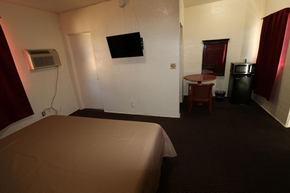 Sandman Inn Motel photo 35