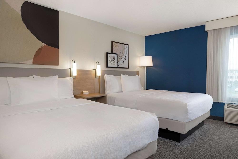 Spark by Hilton Evansville East, IN photo 18