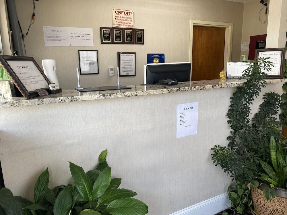 Rodeway Inn photo 2