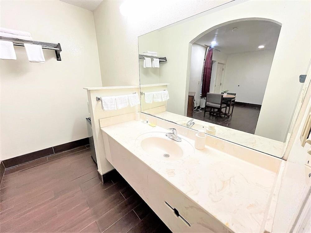 Budget Inn photo 24