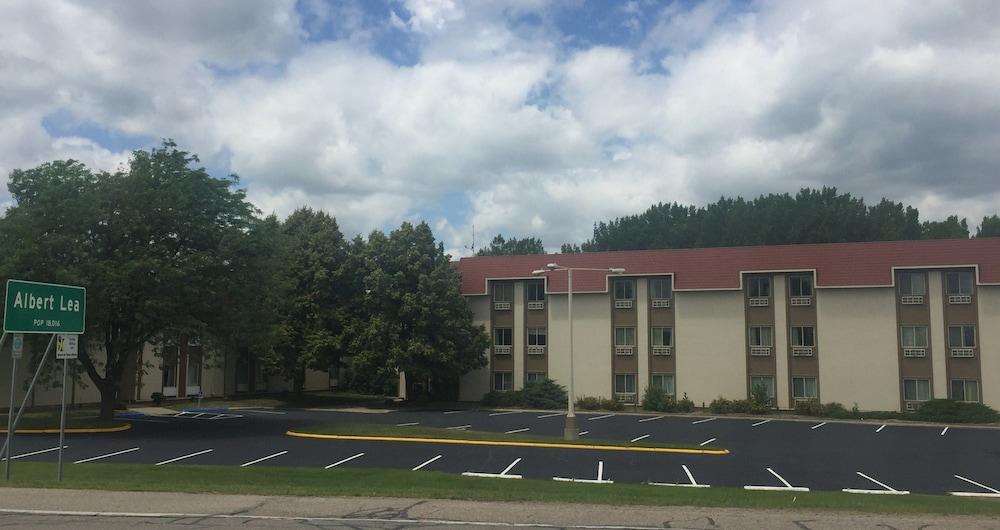 Ramada by Wyndham Albert Lea photo 50