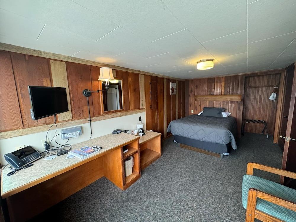Sunset Oceanfront Lodging photo 17