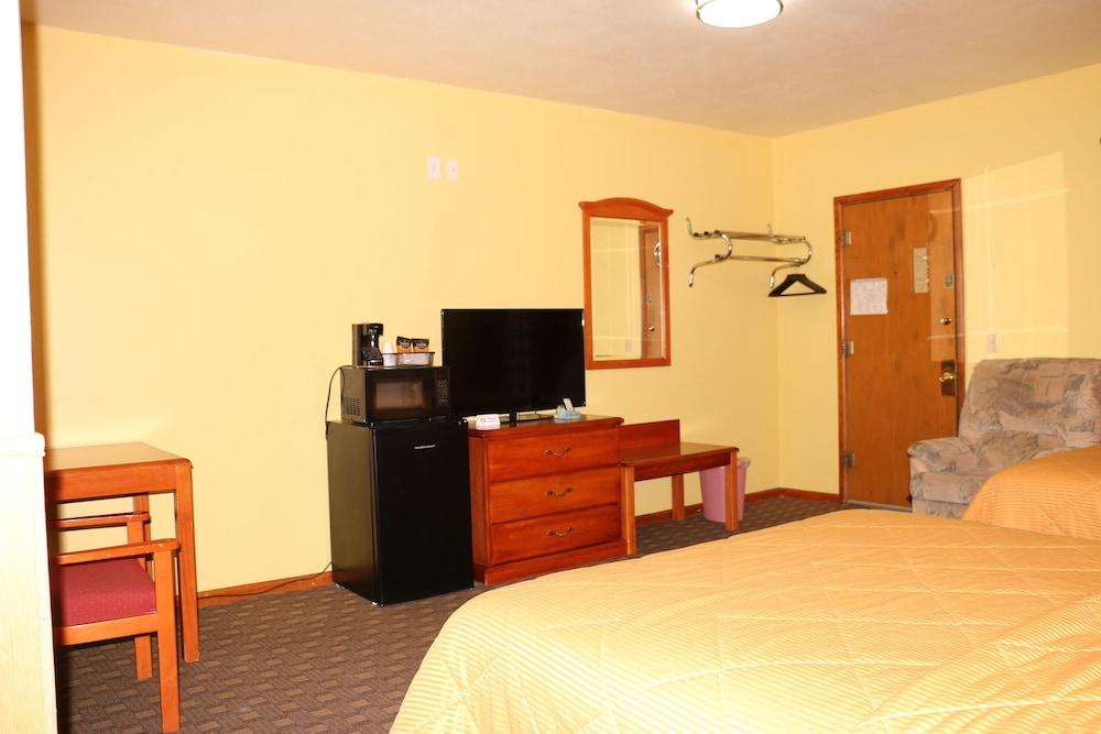 Frontier Motel photo 21