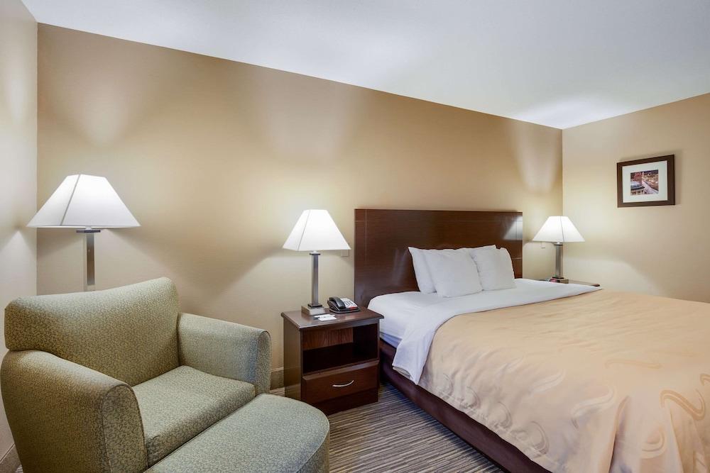 Quality Inn I-70 Near Kansas Speedway photo 12