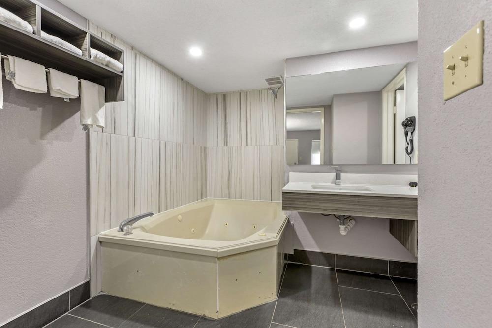 Quality Inn Newberry photo 25