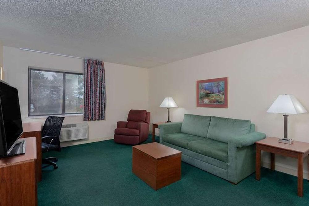 Norwood Inn & Suites by BlissPoint Post Rd Indianapolis photo 20