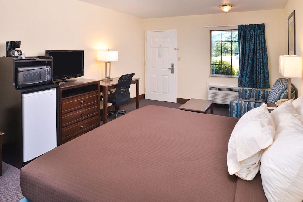 Americas Best Value Inn Batesville photo 7