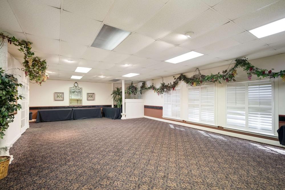 Quality Inn & Suites Lufkin photo 32