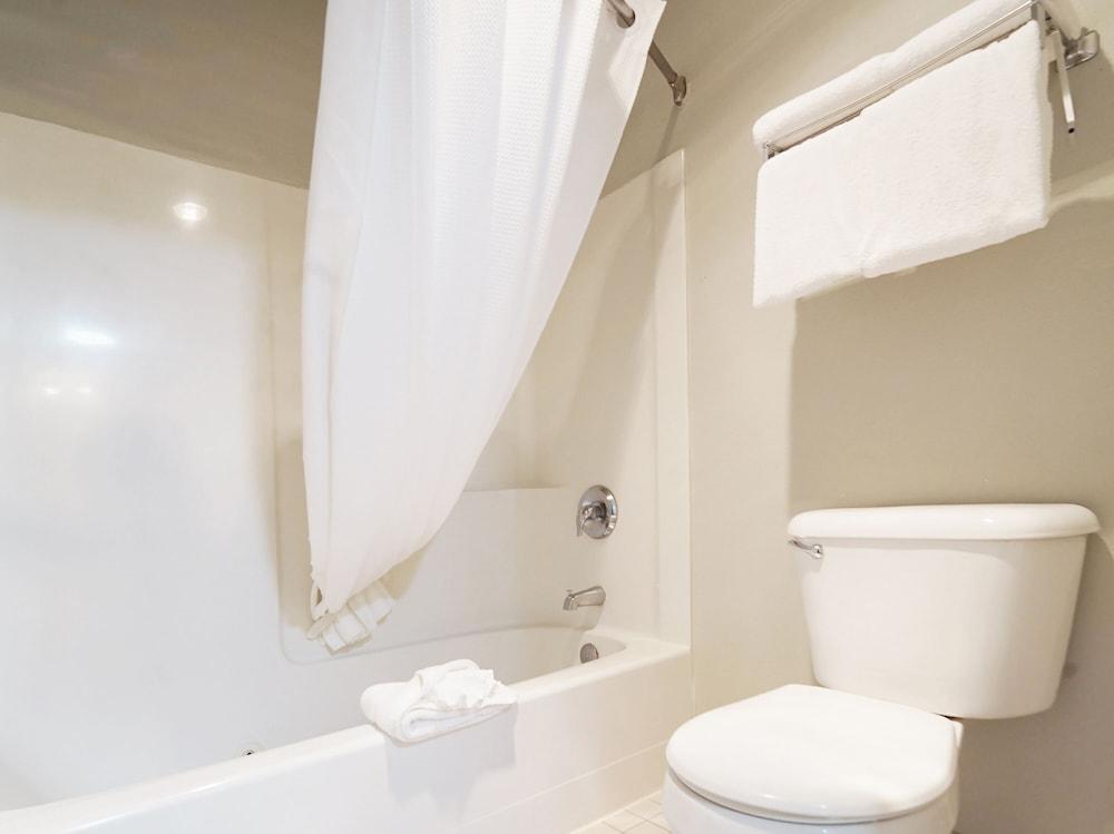 BayVue Hotel, Resort and Suites photo 9