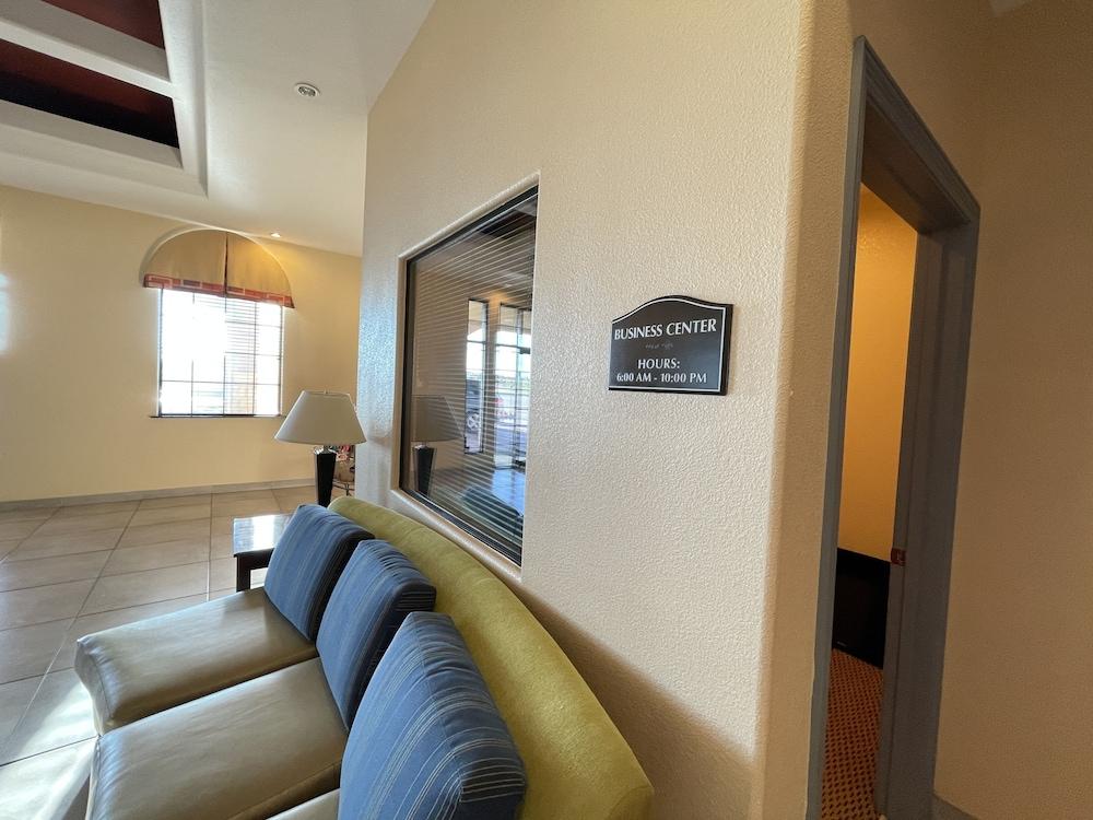 Sunbridge Inn and Suites photo 33