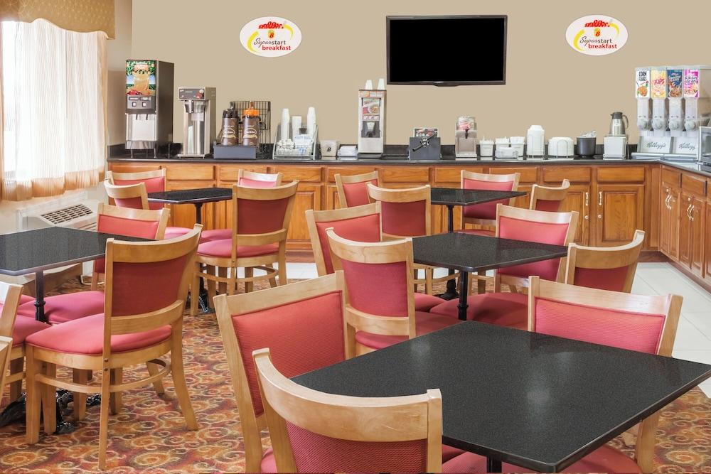 Super 8 by Wyndham Bowling Green South photo 13