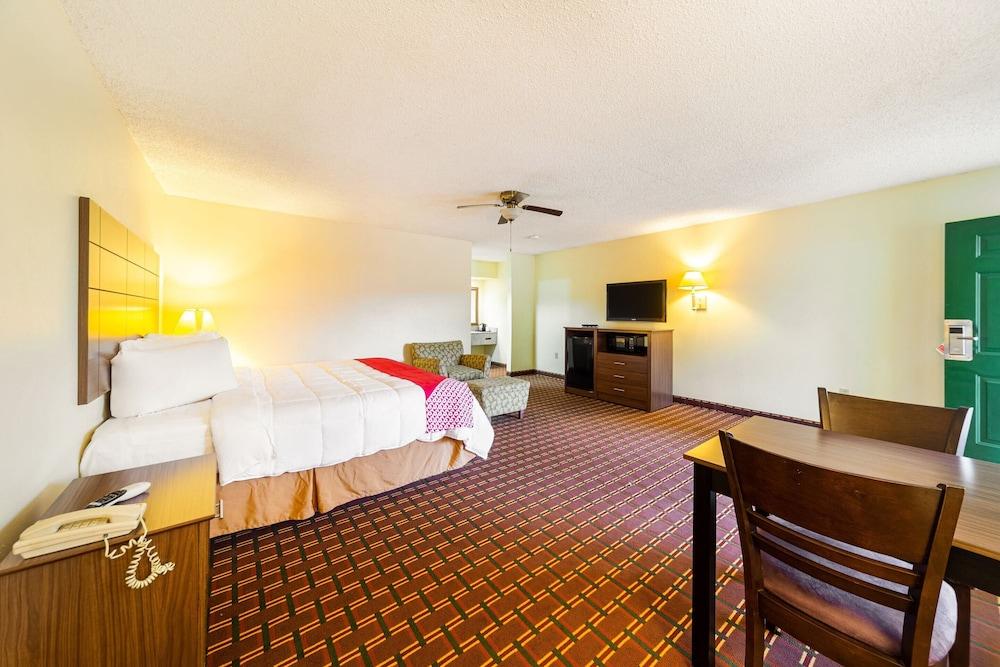 Days Inn by Wyndham Atmore photo 35
