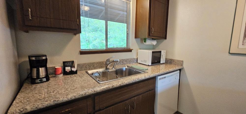 Olympic Suites Inn photo 4