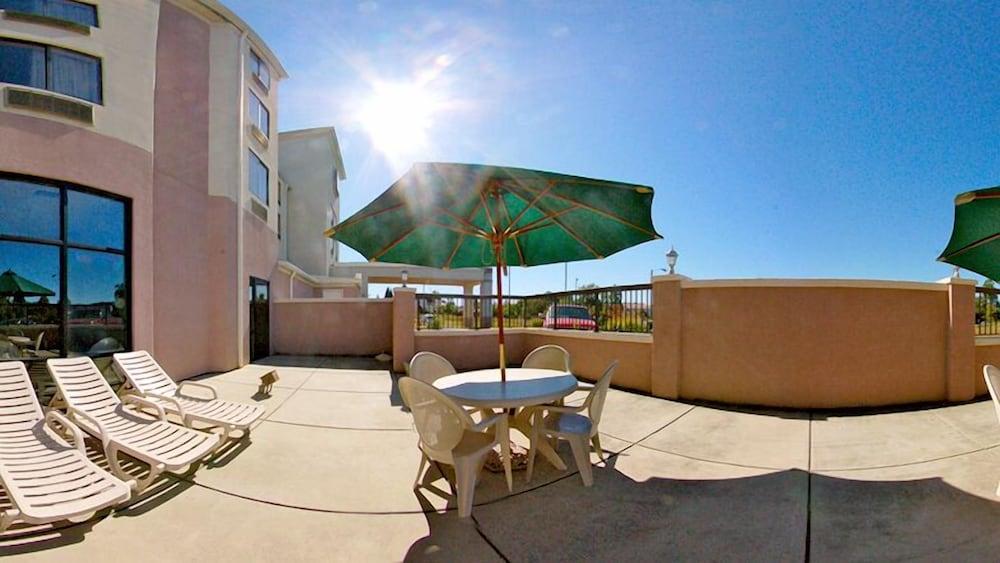Baymont by Wyndham Mooresville photo 1