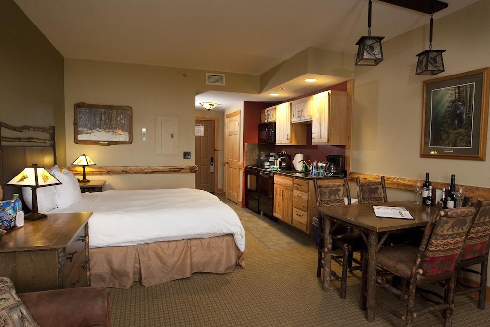Hope Lake Lodge & Indoor Waterpark photo 4