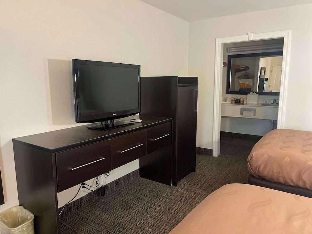 Quality Inn Dalton Central photo 6