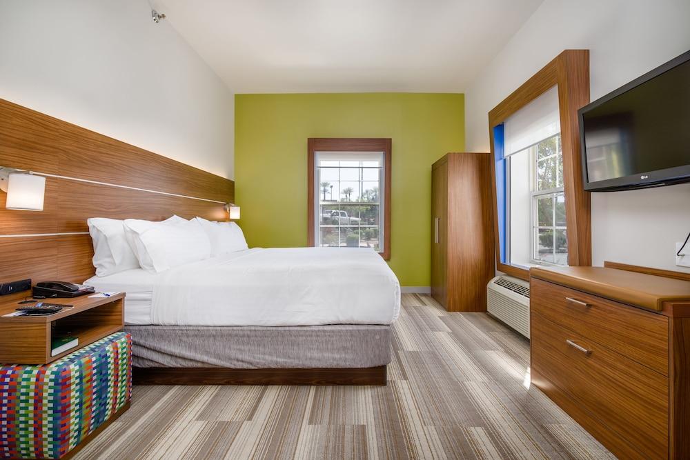 Holiday Inn Express Hotel & Suites Phoenix-Airport by IHG photo 30