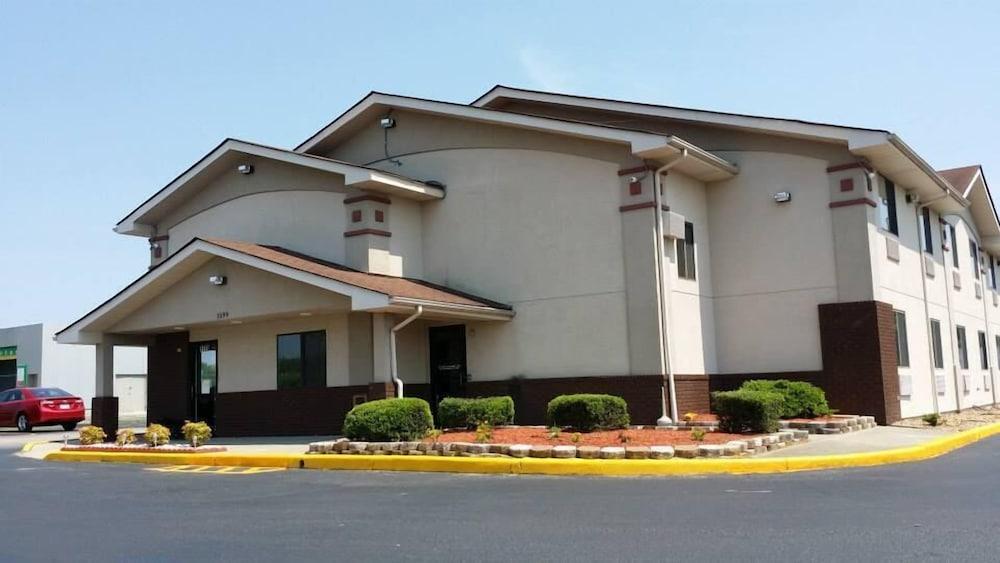 Super 8 by Wyndham Franklin photo 56