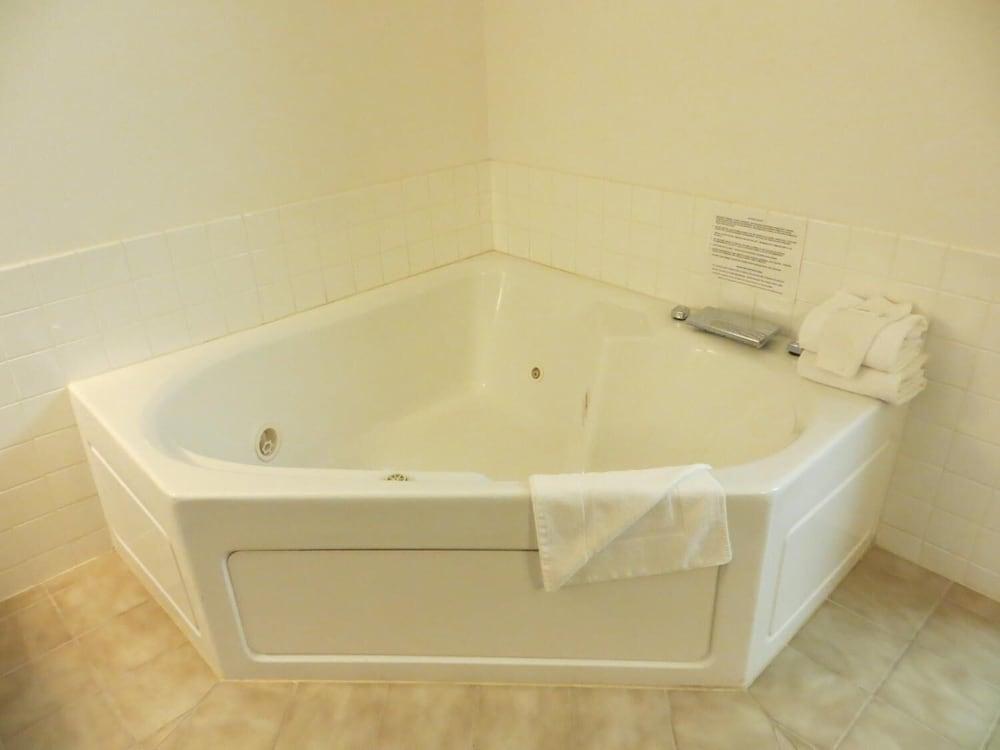 AmeriVu Inn and Suites - Stanley photo 17