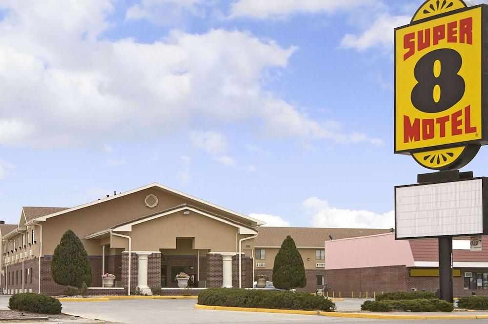 Super 8 by Wyndham Gallup photo 1
