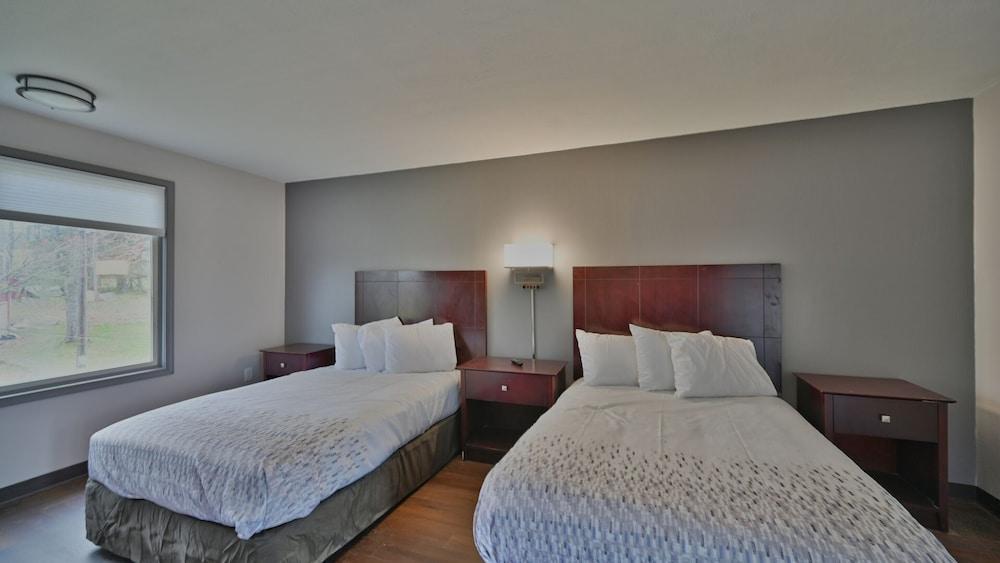 Maplehurst Motel photo 2