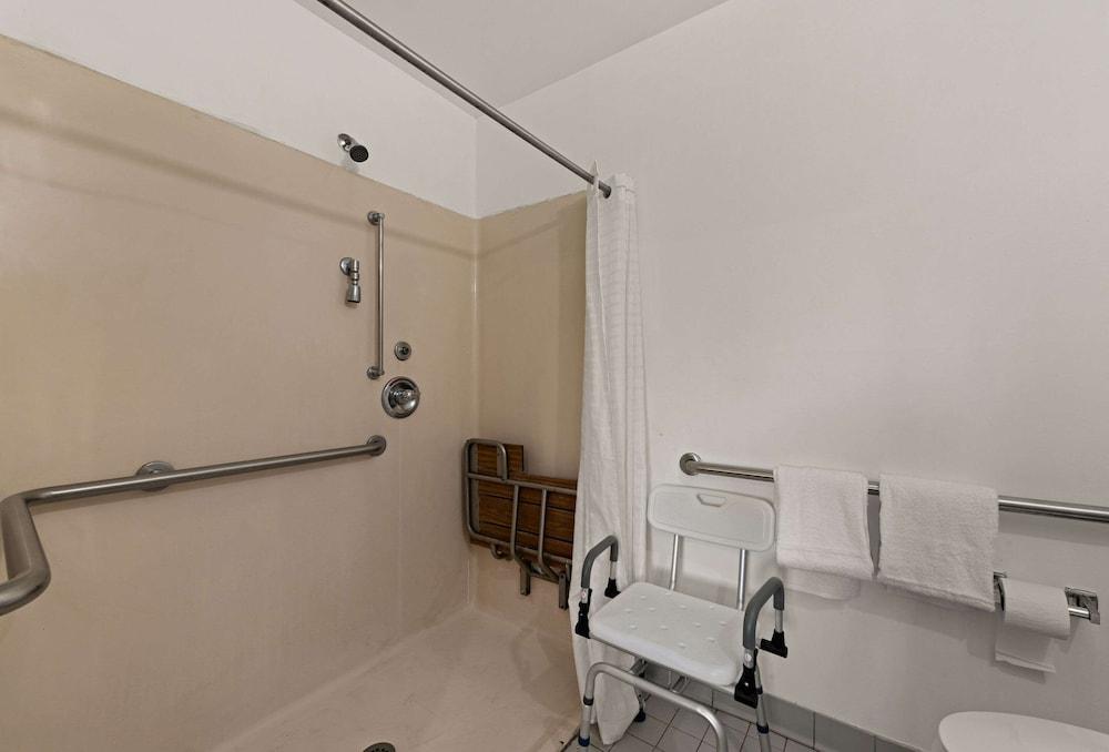 Rodeway Inn Charlotte Independence Blvd. photo 16