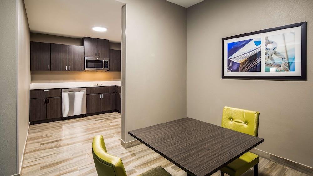 Holiday Inn Express And Suites Pasadena Houston Southeast by IHG photo 11