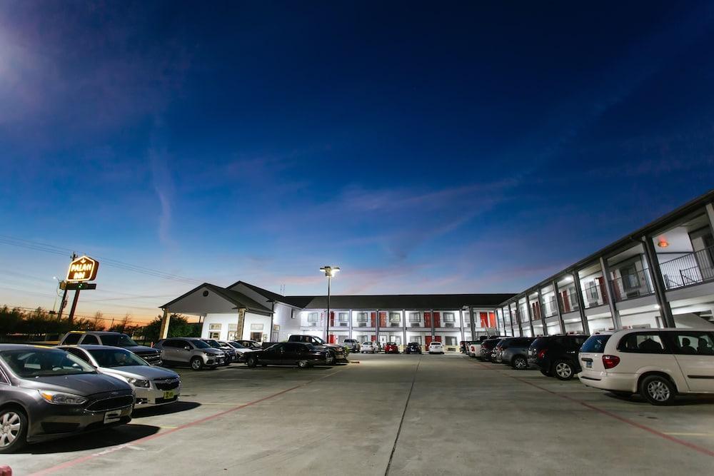 Palace Inn Baytown Spur TX-330 photo 54