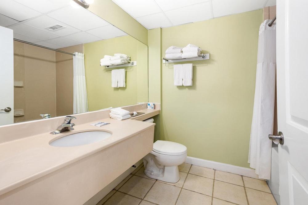 Tidelands Caribbean Hotel and Suites photo 10