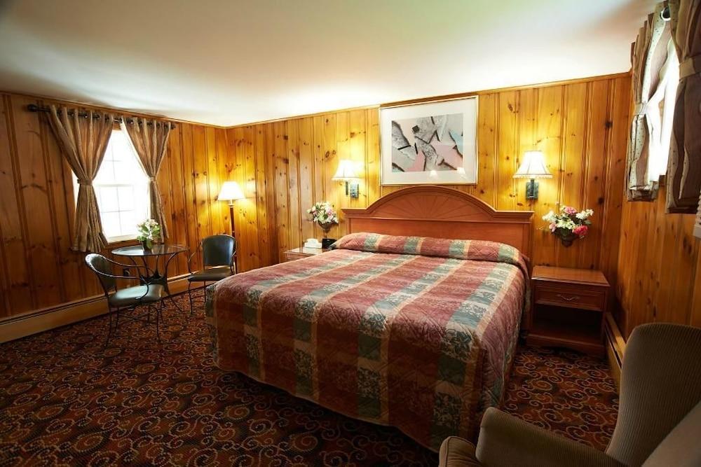 Lantern House Motel photo 8