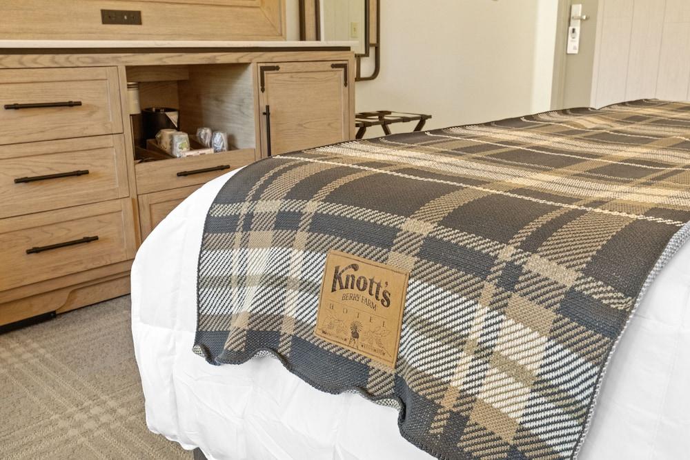 Knott's Hotel photo 3