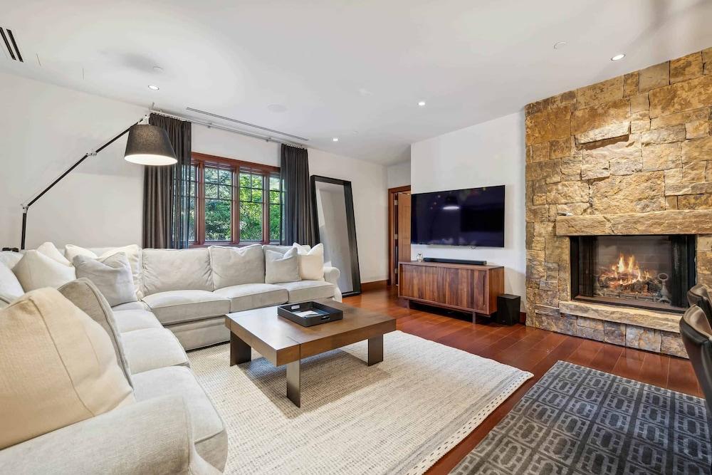 Solaris Residences photo 51
