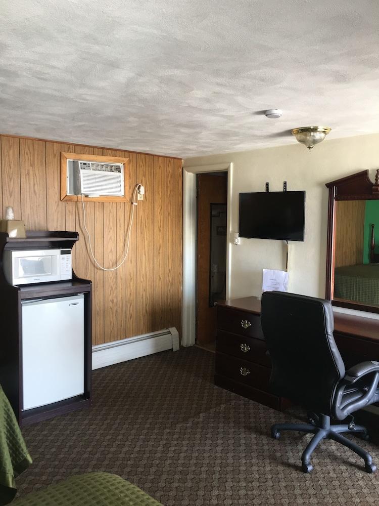 Traveler's Inn Motel photo 34