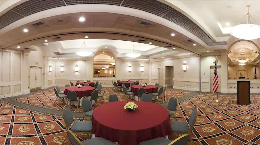 Crowne Plaza Virginia Beach Town Center by IHG photo 25