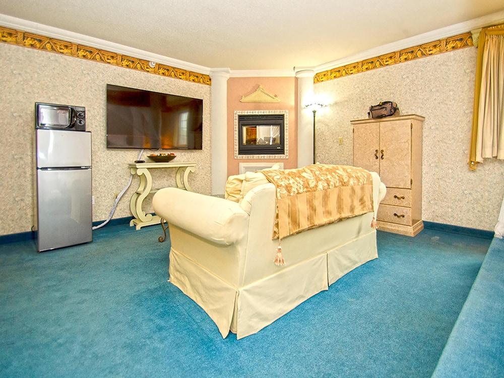 Urbana Inn & Suites photo 14