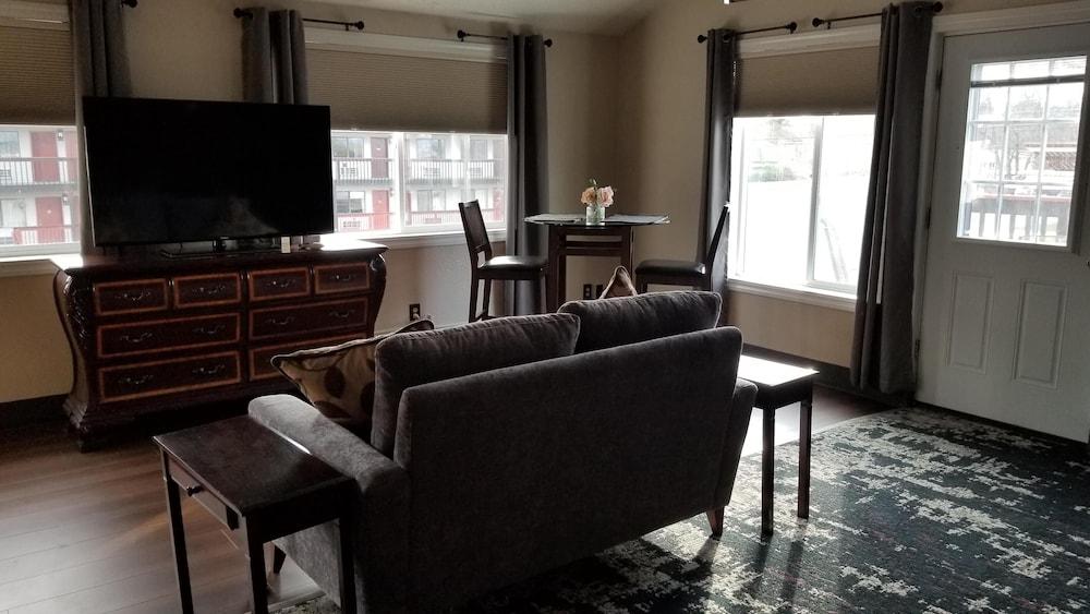 Western Royal Inn photo 19