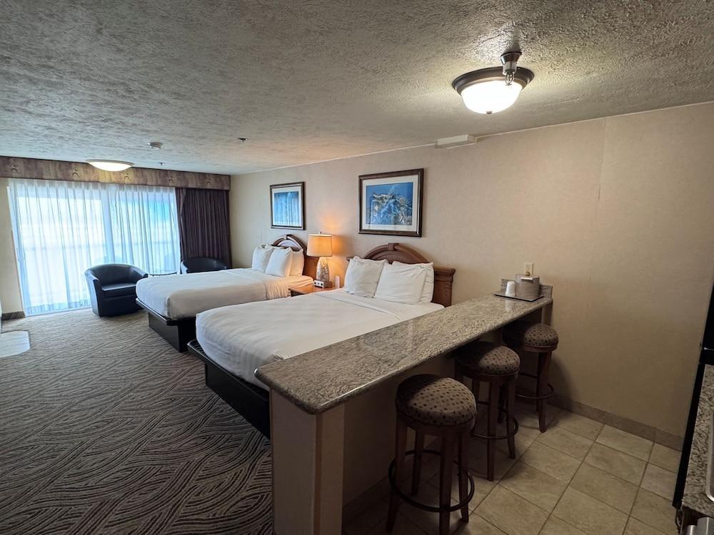Promenade Inn & Suites Oceanfront photo 10