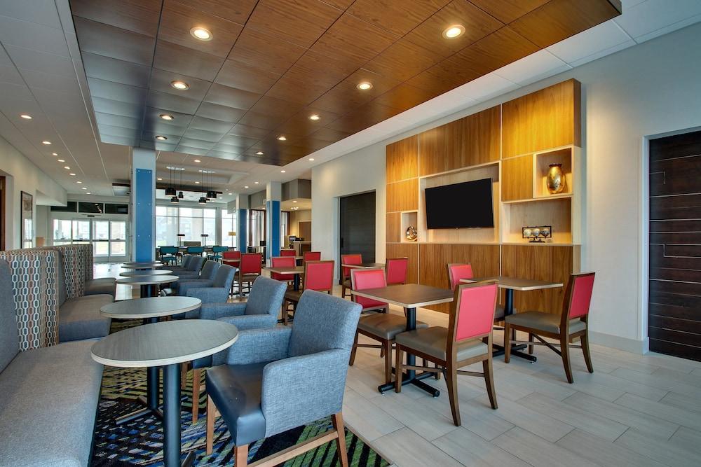 Holiday Inn Express & Suites Troy by IHG photo 51